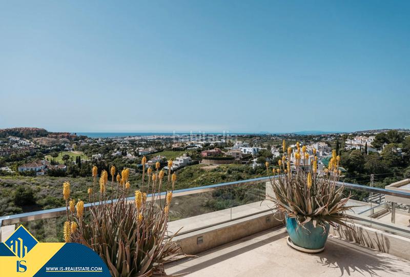 Foto 7d7ec345-2e2e-4004-8e2b-0596e571e141. Duplex avec chauffage parking piscine dans Los Naranjos Marbella