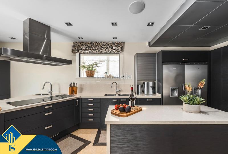 Foto 8910c01b-92c0-4900-a21e-a57cf7fd0af1. Duplex avec chauffage parking piscine dans Los Naranjos Marbella