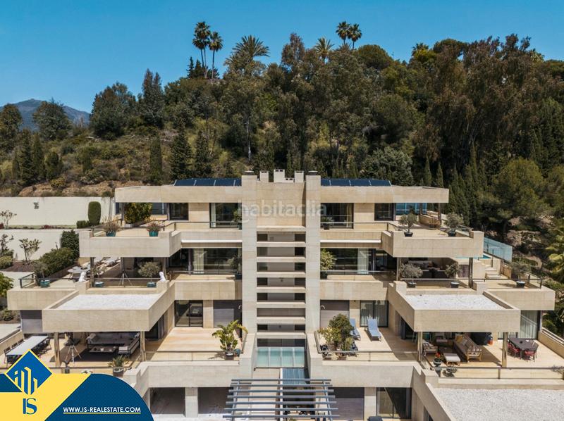 Foto 8fd2e6cb-8be5-4857-b3bf-d2232bf0f623. Duplex avec chauffage parking piscine dans Los Naranjos Marbella