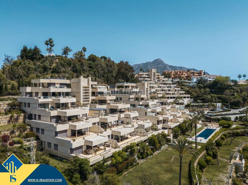 Foto c1354c31-274f-4bc8-a92b-c5a7efc652d3. Duplex avec chauffage parking piscine dans Los Naranjos Marbella