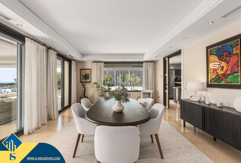 Foto c323b9b0-e2b6-488e-8939-64c5f455b4ab. Duplex avec chauffage parking piscine dans Los Naranjos Marbella