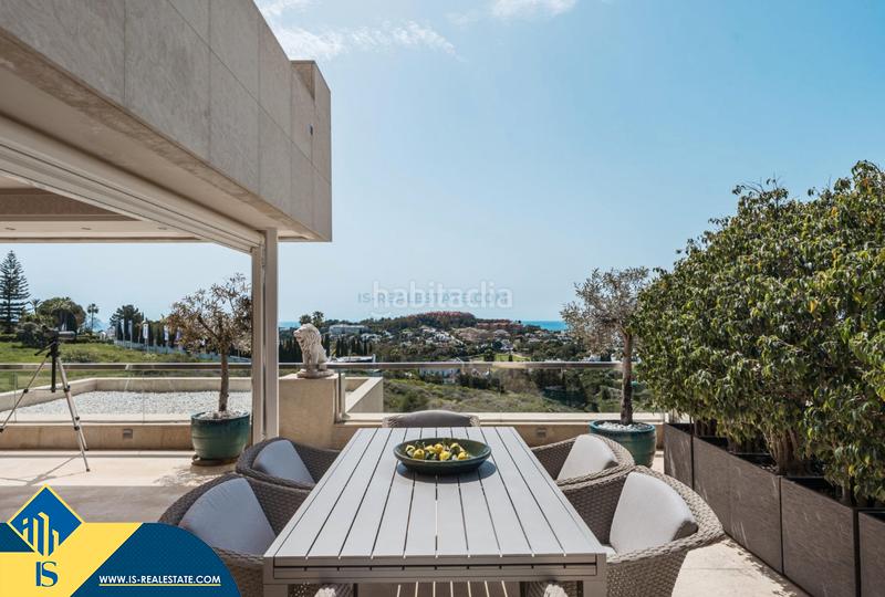 Foto c6e03ce9-82d1-4135-8ed2-c5b773f5bc85. Duplex avec chauffage parking piscine dans Los Naranjos Marbella