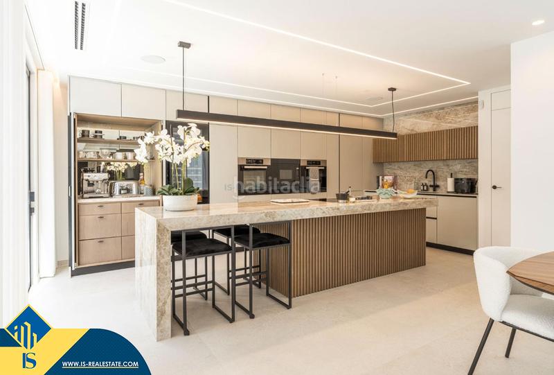 Foto 3ec57637-8ba7-438c-98d6-0d2a857456db. Chalet avec chauffage parking piscine dans Los Naranjos Marbella