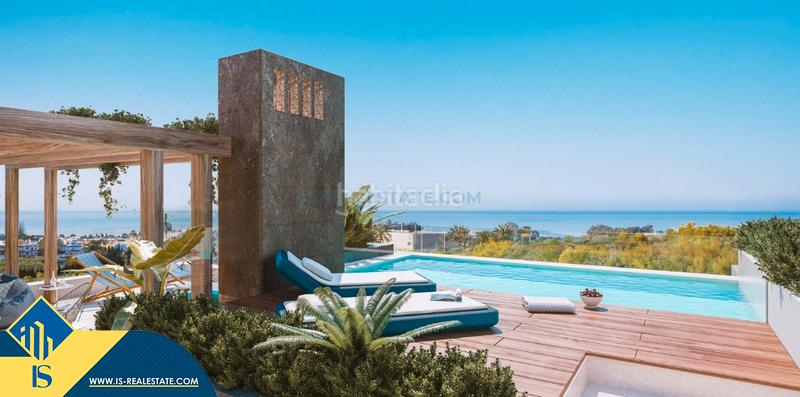 Foto 8f18fe86-7133-4a90-884a-c7d153cb7863. Reihenhaus mit heizung parking pool in Río Real Marbella