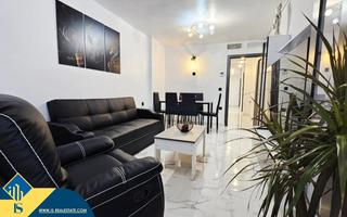 Apartament a Playa de los Náufragos. Apartamento renovado con terraza, en la provincia de alicante, e