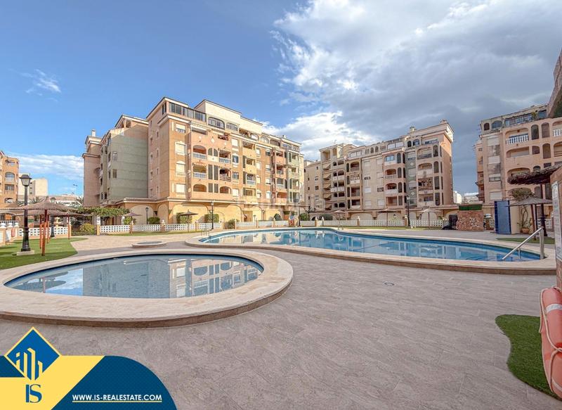 Foto aded80ee-32d0-485e-a9d6-724e95c6426a. Apartament amb calefacció aparcament piscina a Parque de las Naciones Torrevieja