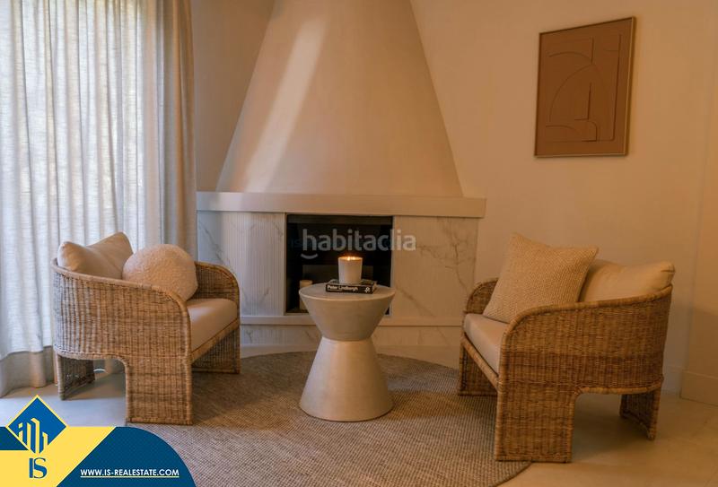 Foto 0315cd98-ddf1-4af0-84c0-777f2aba9b57. Chalet avec cheminée chauffage parking piscine dans Marbella