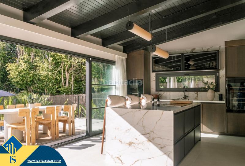 Foto 9de1baa1-f96b-48c7-9905-47ddca5be454. Chalet avec cheminée chauffage parking piscine dans Marbella