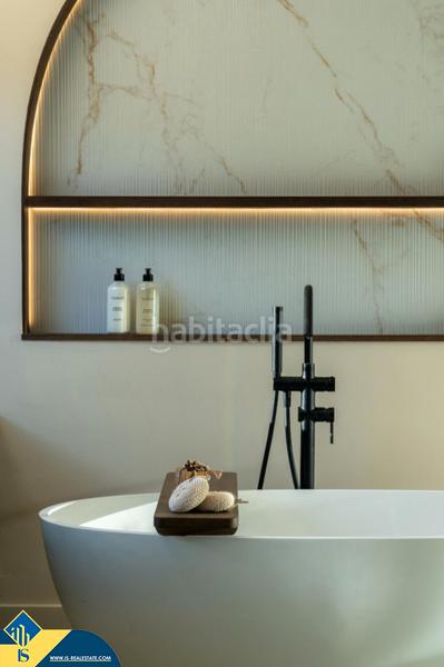 Foto b815d781-f141-4b13-85bd-7569c0bee5ec. Chalet avec cheminée chauffage parking piscine dans Marbella