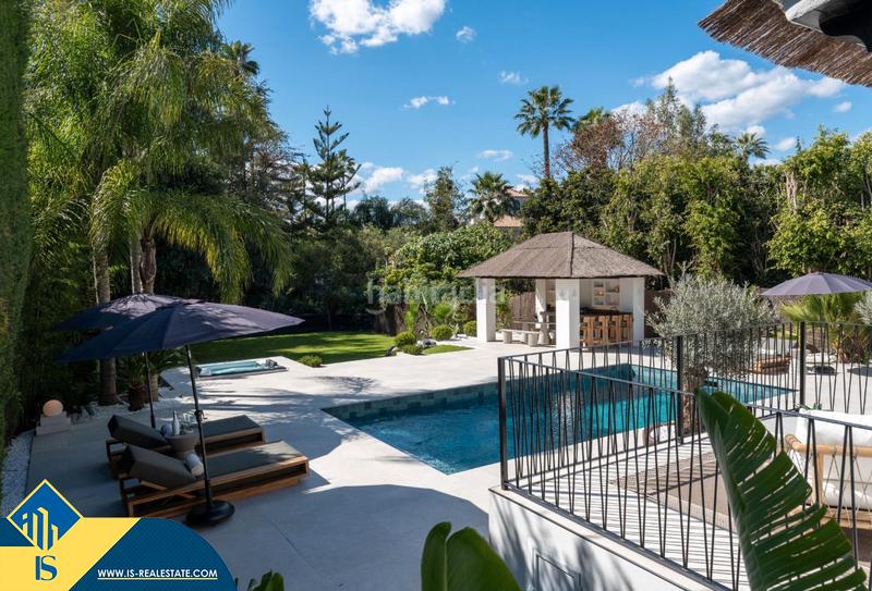 Foto e3b65bf4-b18c-40fb-95c0-f1a58b031da0. Chalet avec cheminée chauffage parking piscine dans Marbella