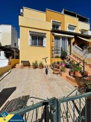 Casa a La Florida. Bungalows con piscina comunitaria en la provincia de alicante, e