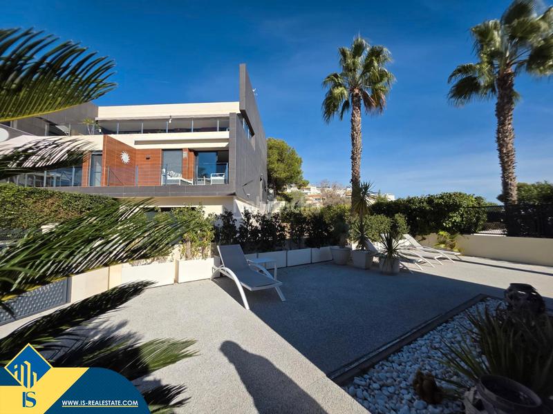 Foto 02015db3-718c-4f18-8156-faf5baa315a1. Xalet amb aparcament a Villamartín-Las Filipinas Orihuela