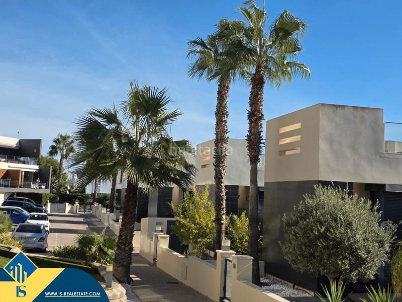 Foto 735f77fa-0566-4903-b754-b5d490e0f6d0. Xalet amb aparcament a Villamartín-Las Filipinas Orihuela