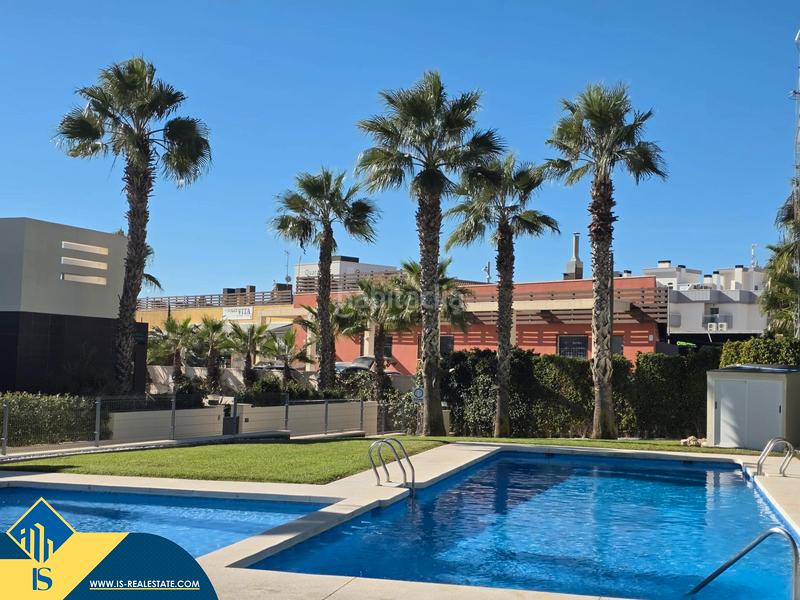 Foto 7d1633f1-06ce-4402-8336-4f396eb78676. Xalet amb aparcament a Villamartín-Las Filipinas Orihuela