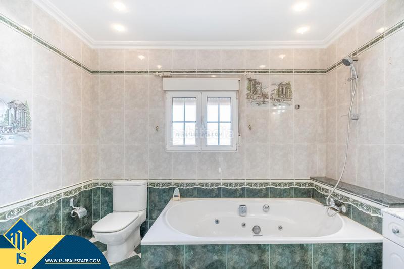 Foto 29968bbd-fa34-4707-8430-e62e08fcd3f3. Chalet con parcheggio piscina in Zona Carrefour - Urbanizaciones Torrevieja