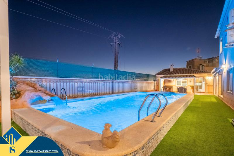 Foto 2f1e7820-7690-4284-a64c-7df152ce8b9e. Chalet con parcheggio piscina in Zona Carrefour - Urbanizaciones Torrevieja