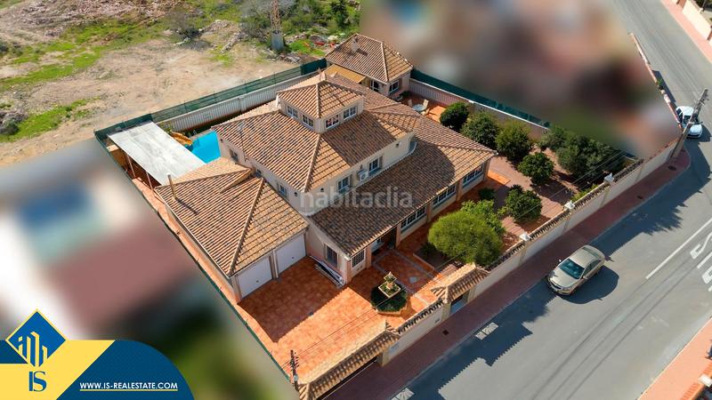 Foto 412f7c7f-c4f4-4240-8dfa-dd0ccf4e8d59. Chalet con parcheggio piscina in Zona Carrefour - Urbanizaciones Torrevieja