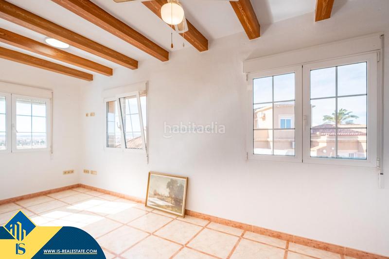 Foto 4926655a-1d68-459a-a9e5-656a58c3d560. Chalet con parcheggio piscina in Zona Carrefour - Urbanizaciones Torrevieja