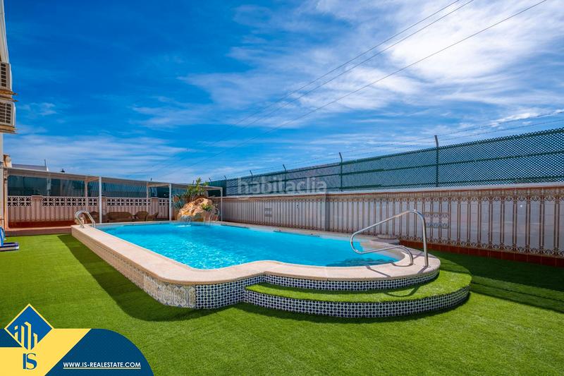 Foto 5388962a-1715-434e-bdad-52427dc14a33. Chalet con parcheggio piscina in Zona Carrefour - Urbanizaciones Torrevieja