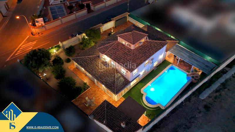 Foto 5e7e6450-9999-4625-ab78-979c1ed35397. Chalet con parcheggio piscina in Zona Carrefour - Urbanizaciones Torrevieja