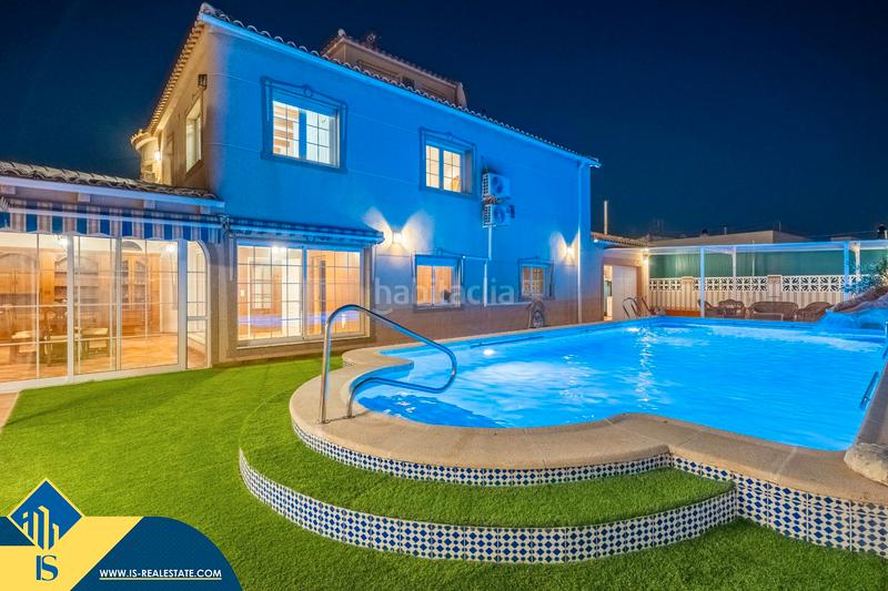 Foto 7edf52e5-bd67-47cc-a546-49ff47f693ba. Chalet con parcheggio piscina in Zona Carrefour - Urbanizaciones Torrevieja