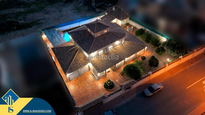 Foto 829ff702-e15c-4e03-acbc-d293b93fcd89. Chalet con parcheggio piscina in Zona Carrefour - Urbanizaciones Torrevieja