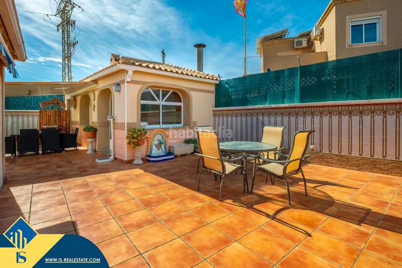 Foto b52ab513-0d4f-446a-9070-8bec72b02c70. Chalet con parcheggio piscina in Zona Carrefour - Urbanizaciones Torrevieja