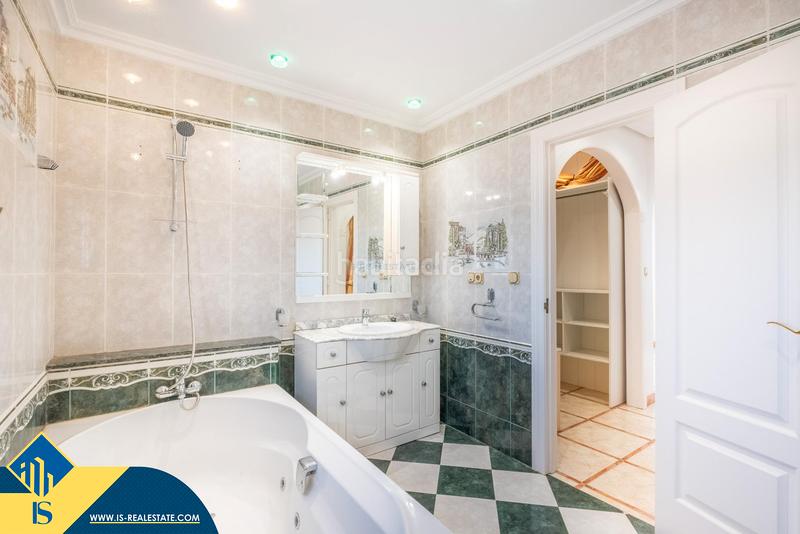 Foto b9458a09-4ee2-40e5-b22e-e9cab31d1d9b. Chalet con parcheggio piscina in Zona Carrefour - Urbanizaciones Torrevieja