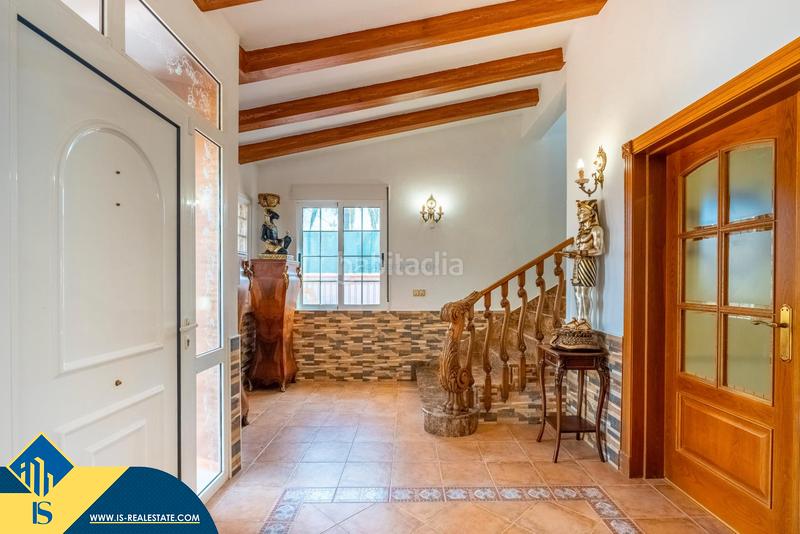 Foto c34c009c-40e0-436c-bdf8-2c98a4c74be5. Chalet con parcheggio piscina in Zona Carrefour - Urbanizaciones Torrevieja