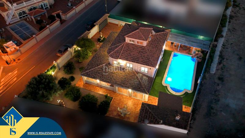 Foto d92ba80c-7554-4257-b35f-4c618c83f88c. Chalet con parcheggio piscina in Zona Carrefour - Urbanizaciones Torrevieja