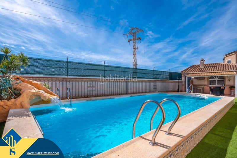 Foto dcc33bab-02ec-4100-bee5-30628c4f69d0. Chalet con parcheggio piscina in Zona Carrefour - Urbanizaciones Torrevieja