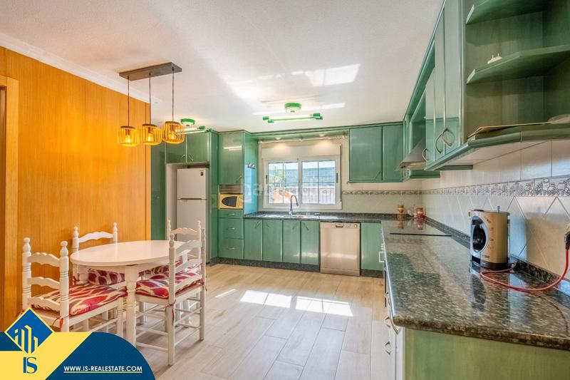 Foto e5ae2b18-a56d-4a18-816d-ae1732c8801b. Chalet con parcheggio piscina in Zona Carrefour - Urbanizaciones Torrevieja