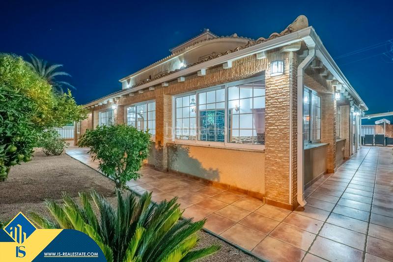 Foto e6134550-f2ef-4a96-bf57-12fffea0f15c. Chalet con parcheggio piscina in Zona Carrefour - Urbanizaciones Torrevieja