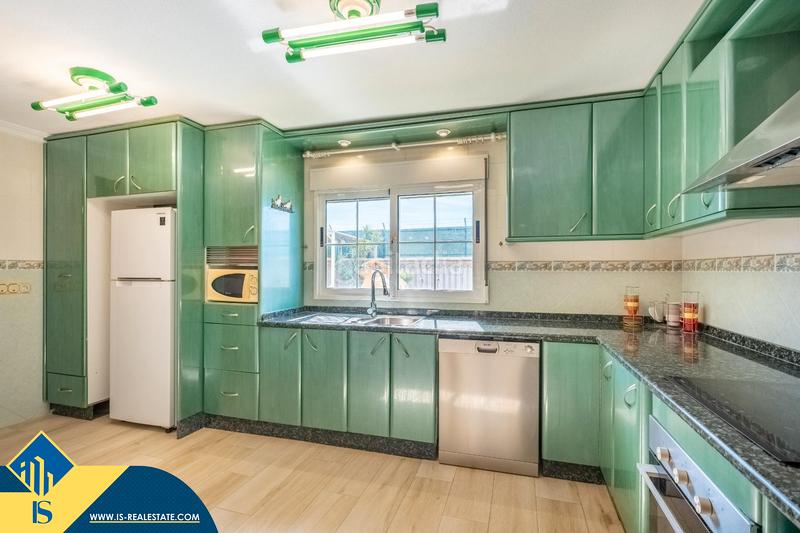 Foto ed098ccc-edba-446b-9211-e00ef53698bb. Chalet con parcheggio piscina in Zona Carrefour - Urbanizaciones Torrevieja