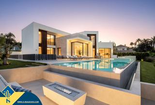 Chalet en Las Brisas. Villa con piscina privada, en la provincia de málaga, en la ciud