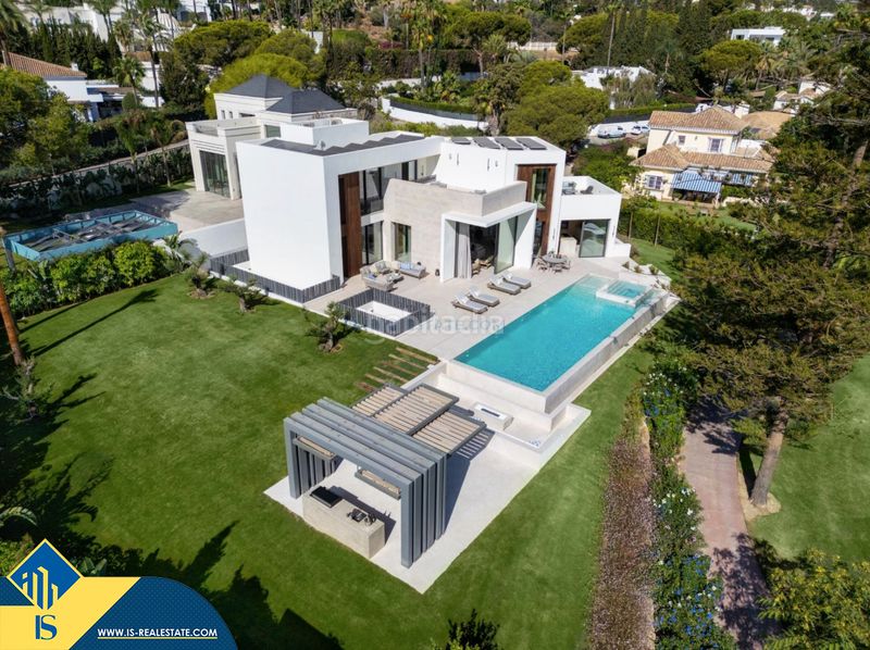 Foto 13cf9289-422f-4e55-8c13-031533e50cbd. Xalet amb calefacció aparcament piscina a Las Brisas Marbella