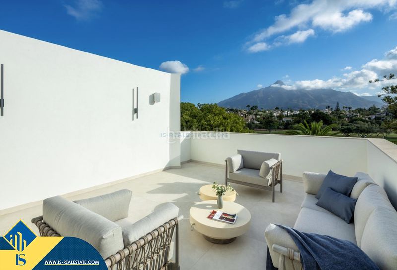 Foto 3a720990-8569-4f2b-87e0-e665937e1621. Xalet amb calefacció aparcament piscina a Las Brisas Marbella