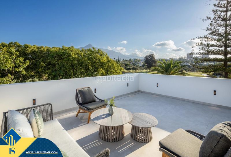 Foto a41e332e-0377-40c7-8c8c-898e2e159354. Xalet amb calefacció aparcament piscina a Las Brisas Marbella