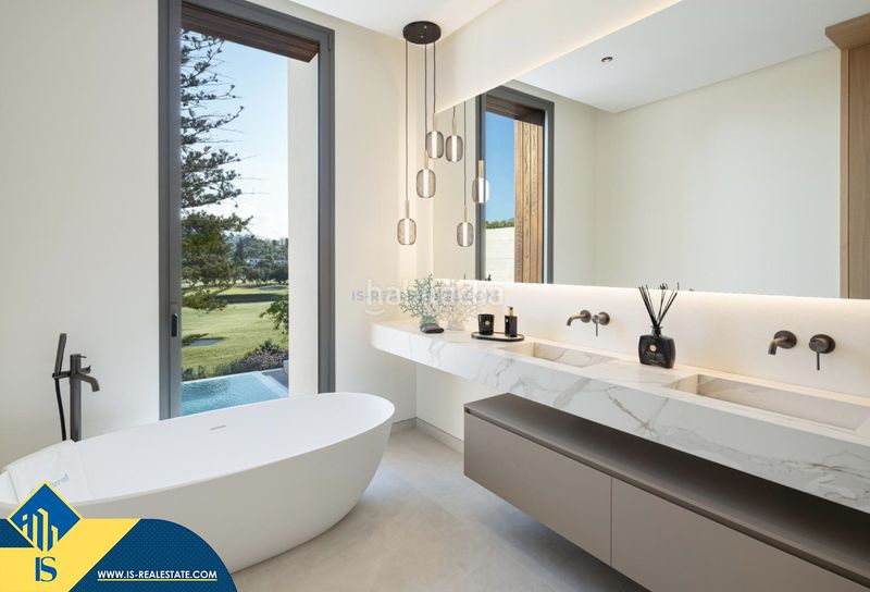 Foto ea37d2ea-fe6b-424e-823d-1773334da590. Xalet amb calefacció aparcament piscina a Las Brisas Marbella