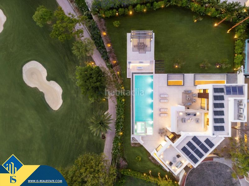 Foto ea60ec1f-2341-483f-8936-48d144d2a876. Xalet amb calefacció aparcament piscina a Las Brisas Marbella