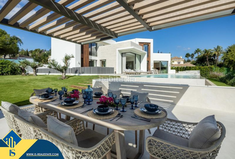 Foto f6fd5847-745b-40b2-9192-66ce3820b010. Xalet amb calefacció aparcament piscina a Las Brisas Marbella