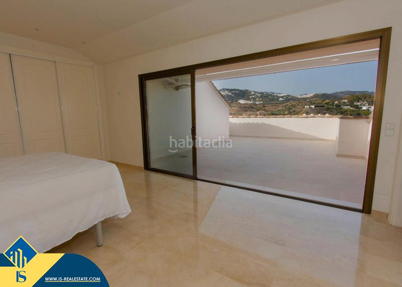 Foto 0475a8fa-9d75-4b36-b688-048eb15b5e87. Dúplex amb calefacció aparcament piscina a Río Real Marbella