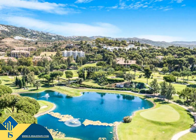 Foto 41adc4a9-76f9-47f6-a4f8-04d410062f8e. Dúplex amb calefacció aparcament piscina a Río Real Marbella