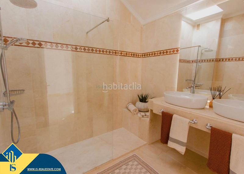 Foto 738e9719-25e7-4478-9a96-56b2f592886c. Dúplex amb calefacció aparcament piscina a Río Real Marbella