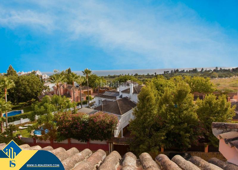 Foto af874b61-7b7d-4444-adf3-1affee992d9c. Dúplex amb calefacció aparcament piscina a Río Real Marbella