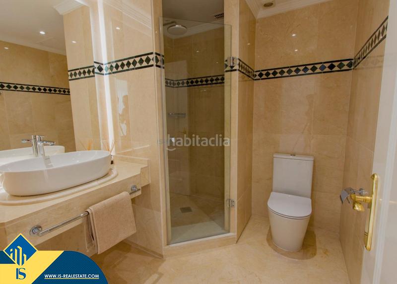 Foto b37281b4-4399-477d-ae6a-2d32c76605b6. Dúplex amb calefacció aparcament piscina a Río Real Marbella