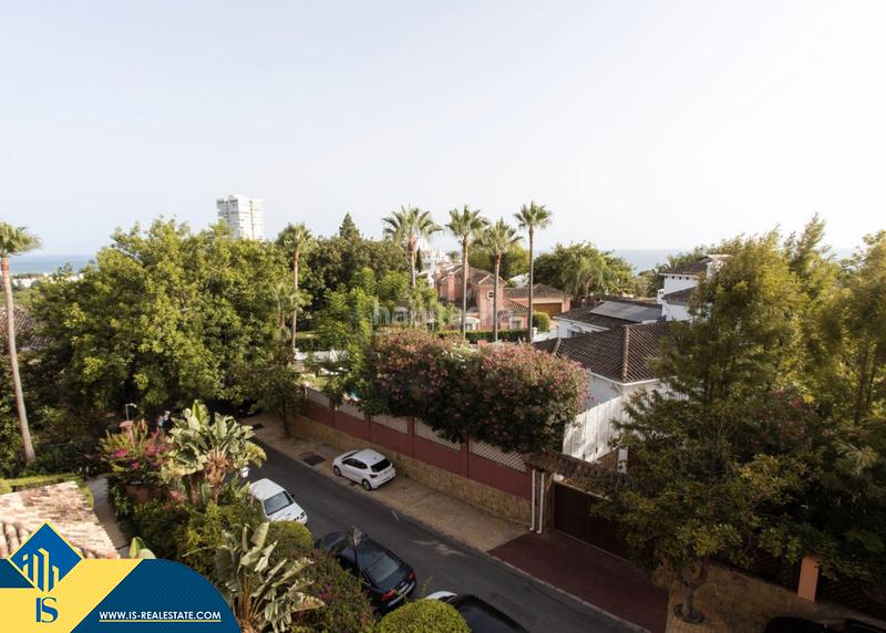 Foto cd5552fe-5db7-4201-8681-614796d94eb6. Dúplex amb calefacció aparcament piscina a Río Real Marbella