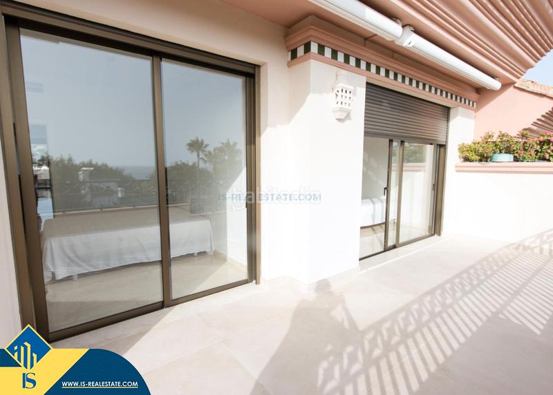 Foto f85fa9d9-fcc9-4776-b6ab-8ae56d8ff667. Dúplex amb calefacció aparcament piscina a Río Real Marbella