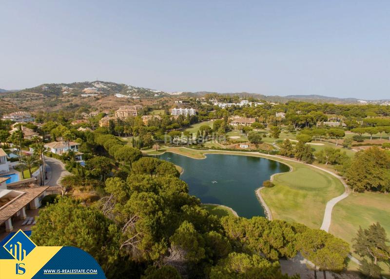 Foto fdf8b15a-c2b7-450d-98e3-ed5d2c42920c. Dúplex amb calefacció aparcament piscina a Río Real Marbella