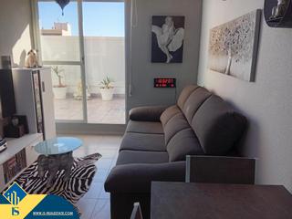 Attique à Centro - Muelle Pesquero. Ático renovado con terraza, en la provincia de alicante, en la c